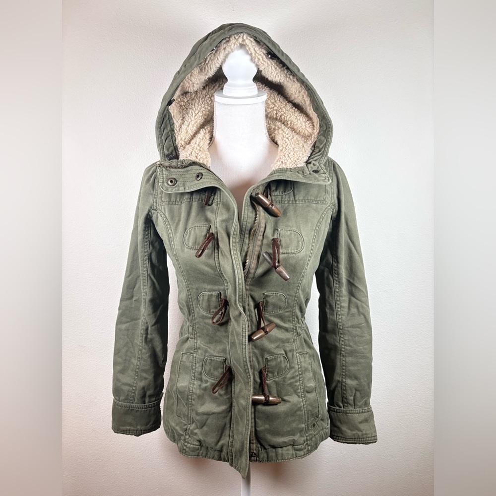abercrombie & fitch olive green sherpa lined hooded toggle jacket parka
